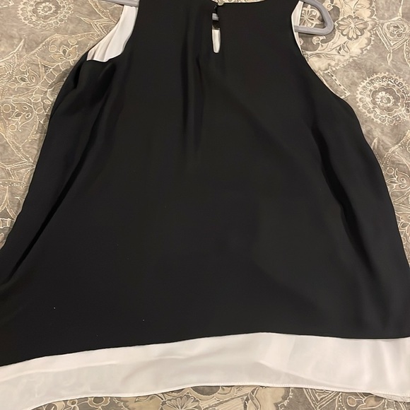 Asymmetrical, sleeveless, black and white blouse size large - Picture 4 of 5